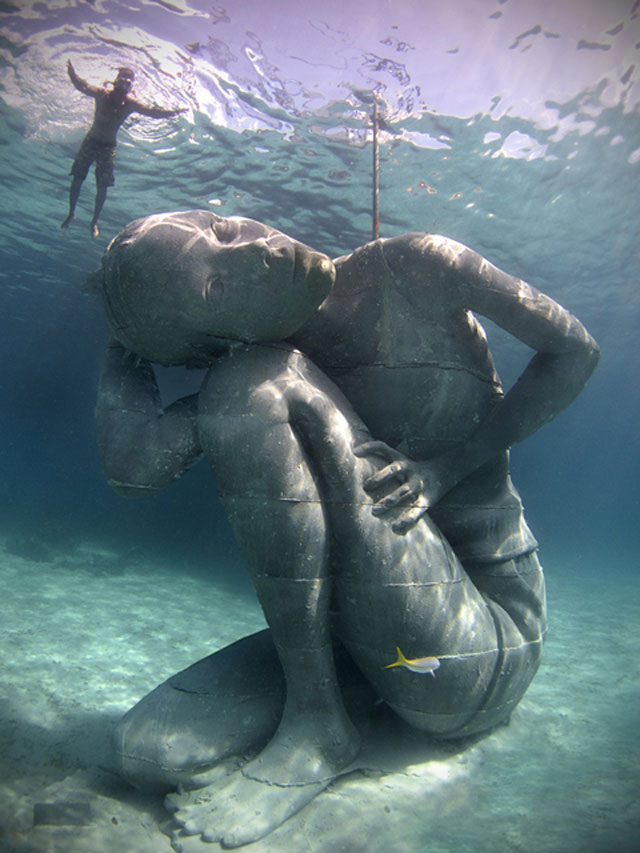 ocean-atlas-jason-decaires-taylor-nassau-bahamas-sculpture-2